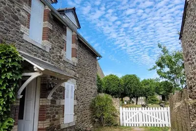 Image de Jolie Maison de Bourg - Créhen - 85 m² - 7 Couchages - 4 chambres - Mer à 10 mn