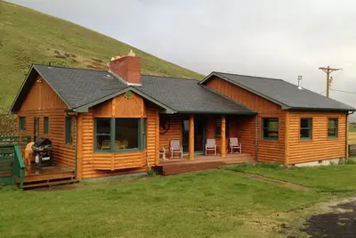 Image de Log Lodge Country Lodge de six chambres sur 20 acres, Heppner