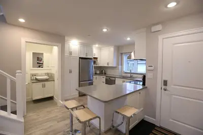 Image de 2 chambres Ă coucher 1. 5 Bath Private Laneway Cottage Ă Kitsilano - Arbutus, Vancouver