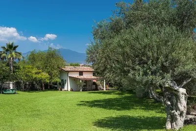 Image de House with terrace and direct access to the sea. Shared pool.