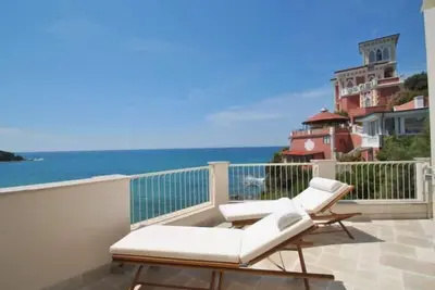 Image de Directement sur la mer avec une grande terrasse