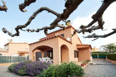 Image de Maison avec jardin proche de la plage-Hutg-000992