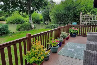 Image de Le lodge au bord du lac, Shorefield Holiday Park