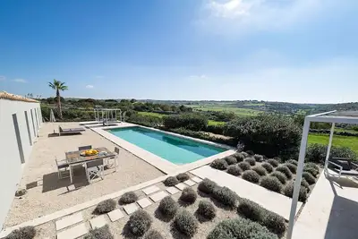 Image de Designer country villa with pool in Ragusa, Sicily