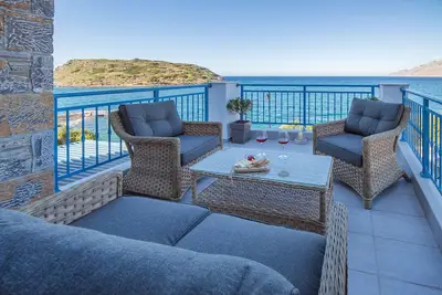 Image de Seafront house with Jacuzzi, 20 meters to the Beach and Restaurants in Mochlos