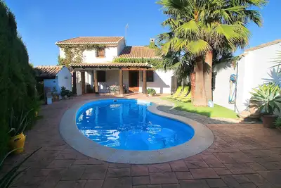 Image de Belle maison avec piscine privée et cheminée