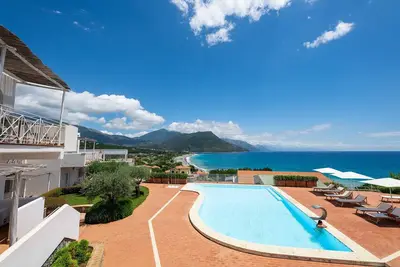 Image de Apartment with terrace. Shared pool. 150 metres from beach