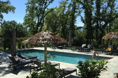 Image de Belvillas pour 4 avec piscine- Photinias