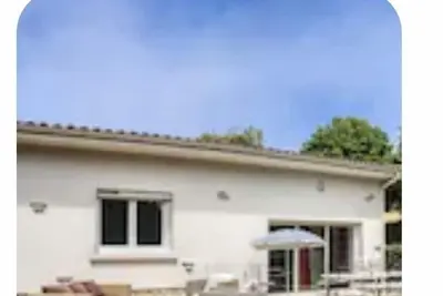 Image de Petits prix linge compris villa 300 m plage Nauzan commerce calme espace verdure