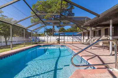 Image de Incroyable villa avec très grande piscine et bain à remous! 50% de rabais sur les tarifs réguliers!