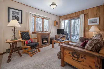 Condo confortable avec 2 chambres à coucher!