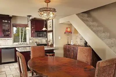 Image de Expansive Aspen Core Condo. Vues imprenables sur la montagne Aspen et la montagne Rouge!