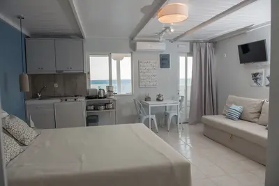Golden Sun - Beau studio dans un style moderne avec vue imprenable sur la mer