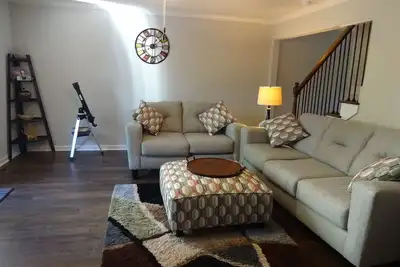 Image de Condo de luxe serein * Romantique * Tranquille * À pied du centre-ville * Wifi gratuit * Lit king *