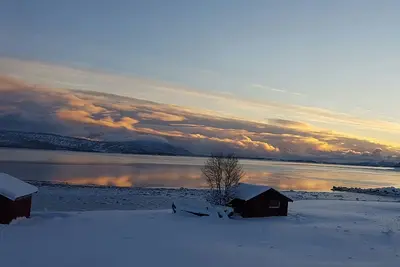 Image de Maison de quatre chambres avec vue sur la mer et la montagne