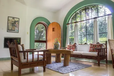 Image de Villa El Nido-Fab Lieu-Niché dans une végétation luxuriante-idéal 4 couples-superbe piscine