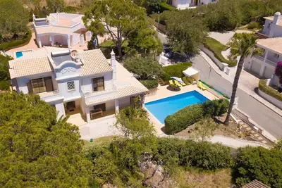 Image de Villa Ladeira avec piscine privée, vue sur la mer, climatisation, wifi gratuit, Tv satellite