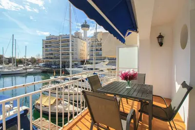 Image de Charmant appartement 1er étage, 2 chambres dans le port d'Empuriabrava