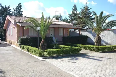Image de villa à quelques pas de la mer, entourée de verdure, 6 couchages