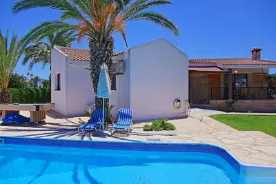 Image de Maria Latchi: Villa privée avec piscine au-dessus de Latchi, vue sur la mer, à quelques minutes de la plage