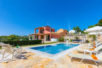 Villa Senses: Une villa de charme moderne, piscine privée, une vue imprenable, vraiment spacieuse pour 8 personnes