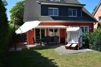 Image de Jardin, sauna, chaise de plage, cheminée, etc. Maison de vacances généreuse bien située