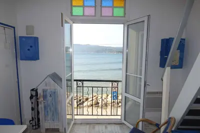 Rare à la location, pieds dans l' eau, pleine vue mer, wifi. . .