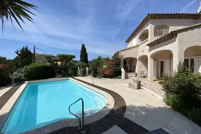 Villa avec piscine, internet et climatisation