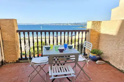 Image de Pleine vue mer, à 10 m plage de sable, au Brusc, Terrasse. . .