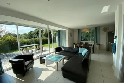 Image de Belle Maison A 100 Metres De La Plage Avec Piscine Couverte Et Chauffee