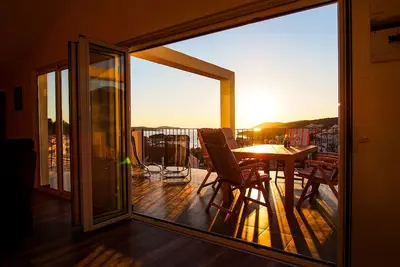 Image de Penthouse avec Vue Spectaculaire Sur La Mer