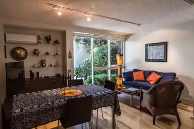 Image de Restez dans * Style * au coeur de Richmond; Confortable, spacieux, Walk Score 95, parking