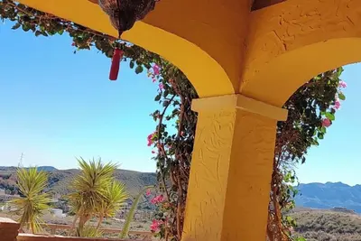 Image de Maison Las Colinas avec joli jardin, terrasse sur le toit avec vue sur la mer et les montagnes