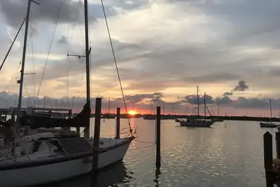 Image de Harbour View Home avec quai et piscine privée