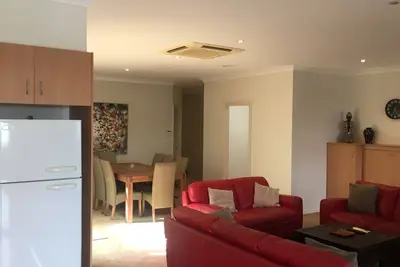 Image de Notre très grand appartement au centre du port historique de Williamstown