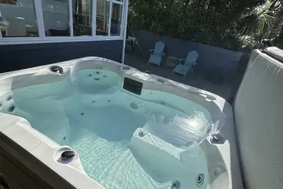 Image de The Hideaway, avec location de bain à remous en option - nouvelle liste pour 4 personnes