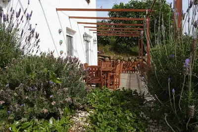 Image de Casita Jacaranda un Cottage de 2 chambres avec piscine de 8 x 5 mètres