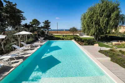 Villa with pool, 450 metres from sea, near Trapani, Sicily - 14 pax