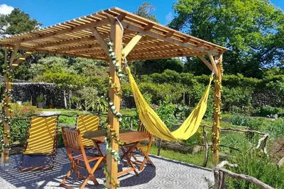 Image de Quinta dos Sentidos, est une ferme privée, a des arbres fruitiers, jardin, verger
