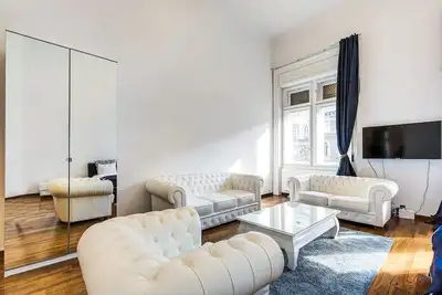 Image de Royale House Oktogon - Prix SPÉCIAL Mai 2019