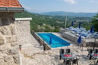 Image de Vues magnifiques, grande terrasse privée avec vue sur les montagnes, piscine, mer à 2 km