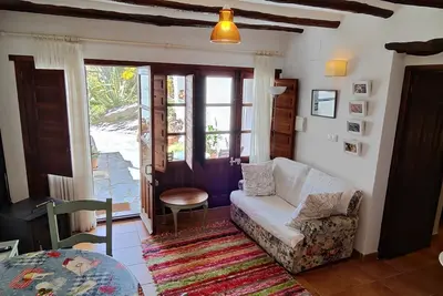 Image de Rez-de-jardin au coeur de la campagne, à proximité des villages locaux.