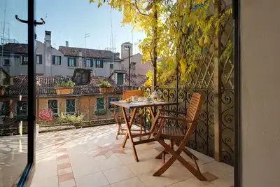 Image de Elegant apartment with private terrace in S. Croce, Venice