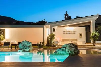 Image de Beautiful villa with pool and Jacuzzi, 16 people