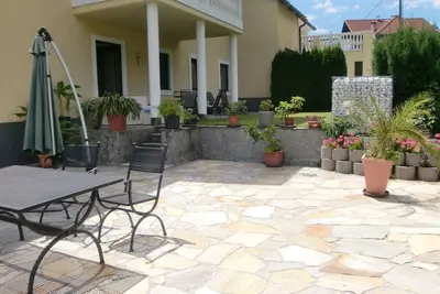 Image de Appartement avec jardin et vue sur la montagne