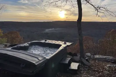 Image de Vues panoramiques sur les montagnes dans cette maison récemment rénovée sur un cul de sac paisible
