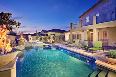 Image de Vente Flash, Économisez plus maintenant, Piscine chauffée, Bain à remous, Putting Green, 2 suites Master