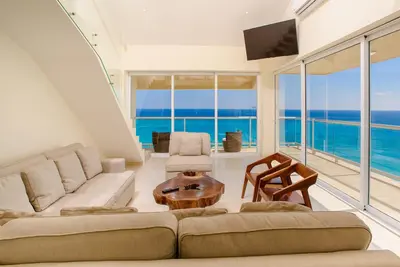 Nouveau Ph en bord de mer sur la plage de Cancun avec une vue imprenable! Étapes vers la plage et la vie nocturne