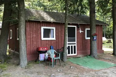 Image de Cabine confortable \"Voile\" dans les bois avec façade et accès au lac Pentwater