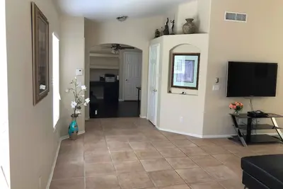 Image de Nouvelle maison privée de 3 chambres à N. Phoenix avec piscine